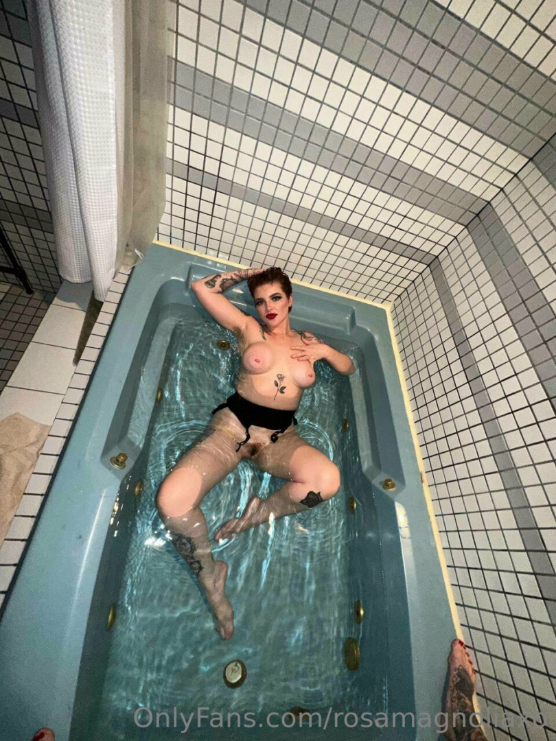 Photo by rosamagnoliaxo published on July 4,2023 16:04:38 - BestThots