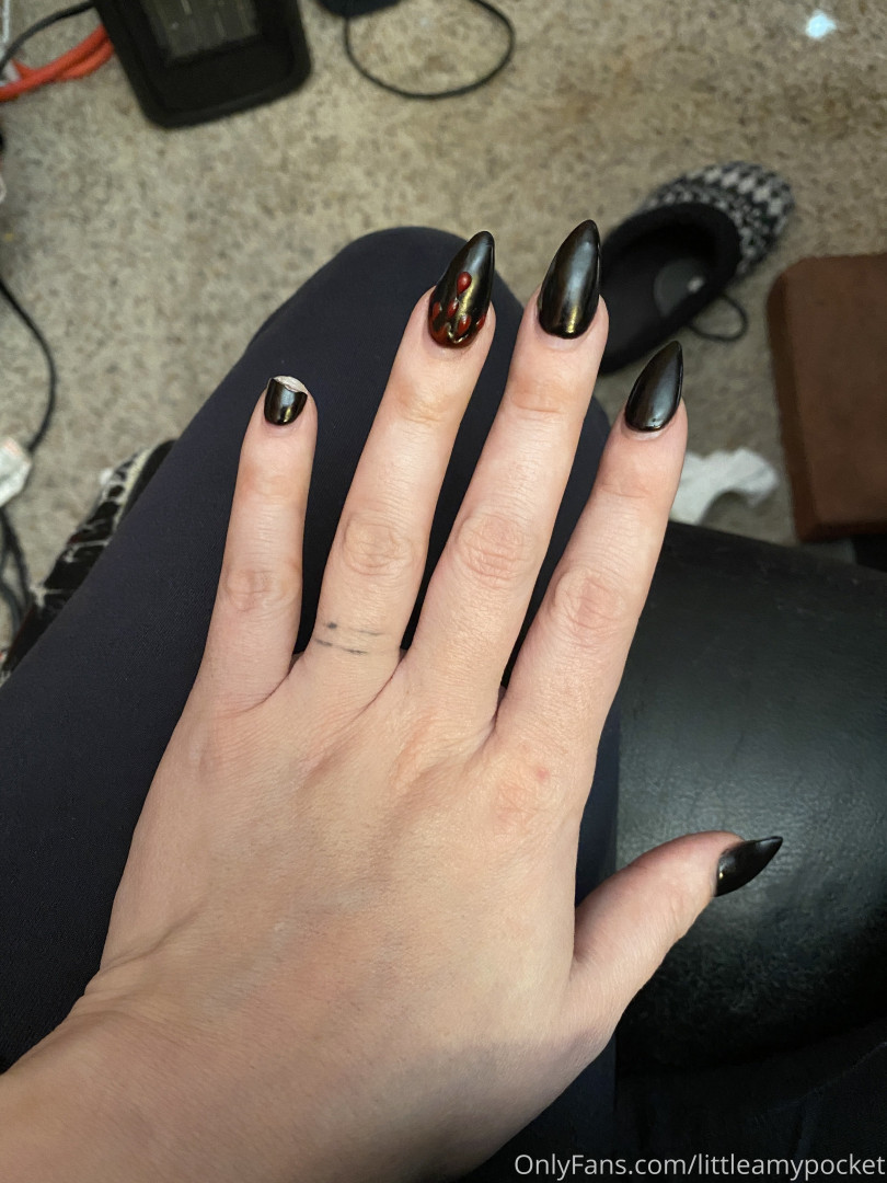 Photo by littleamypocket published on October 16,2023 01:38:21 - BestThots