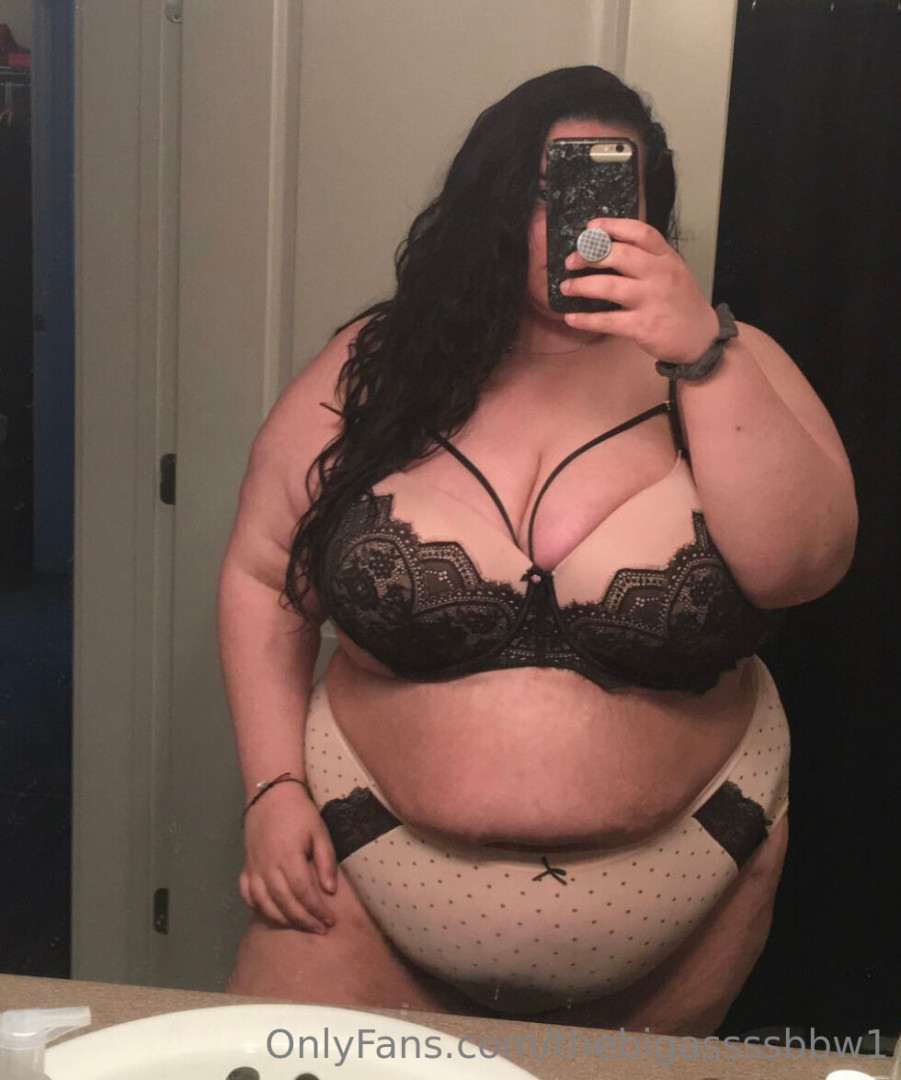 Photo by thebigassssbbw1 published on May 17,2023 03:47:44 - BestThots