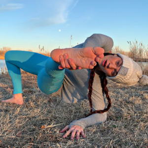 solemoves_yogitoes #2220976