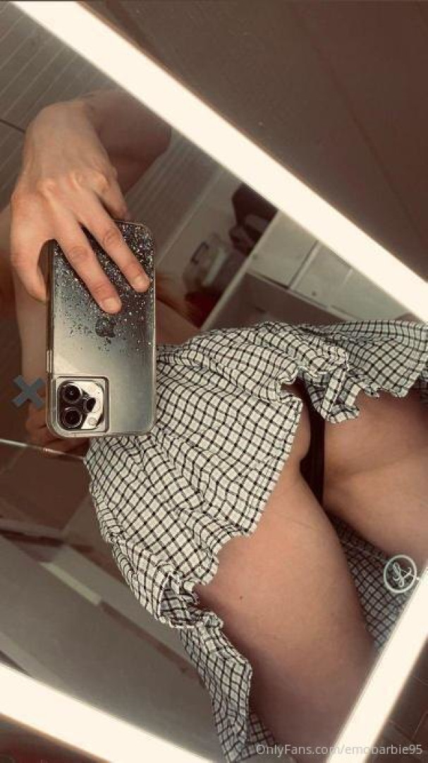 Photo by emobarbie95 published on October 16,2023 07:40:25 - BestThots