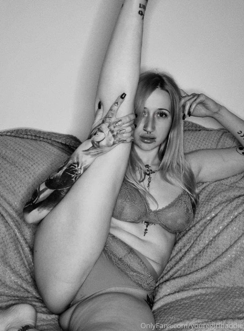 Photo by emobarbie95 published on October 16,2023 07:40:51 - BestThots