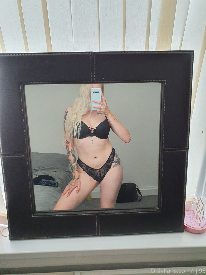 Photo by emobarbie95 published on October 16,2023 08:02:18 - BestThots