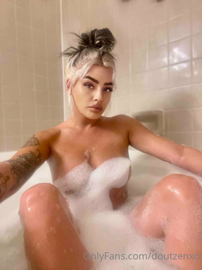 Photo by doutzenxo published on July 13,2023 23:46:36 - BestThots