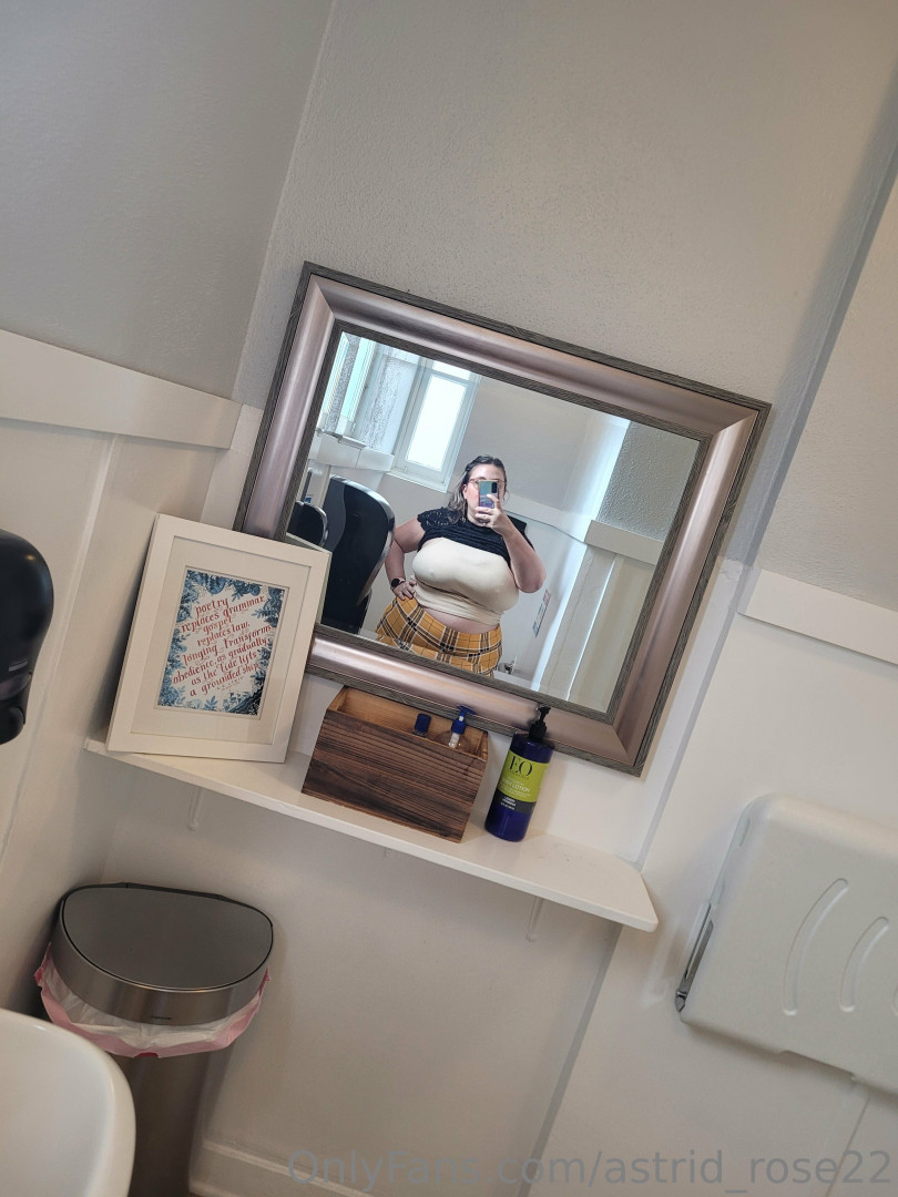 Photo by astrid_rose22 published on November 24,2023 01:48:38 - BestThots