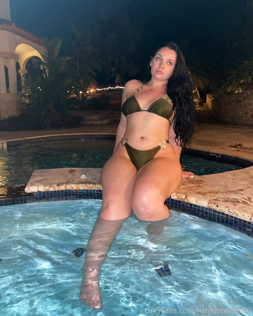 Photo by rosycheeksxo23 published on August 16,2023 08:08:52 - BestThots