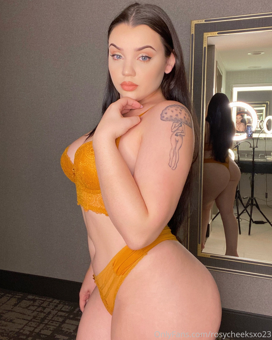 Photo by rosycheeksxo23 published on August 16,2023 11:07:58 - BestThots