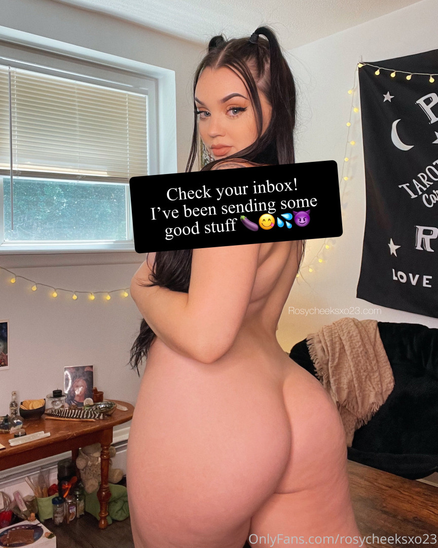 Photo by rosycheeksxo23 published on August 16,2023 11:31:03 - BestThots