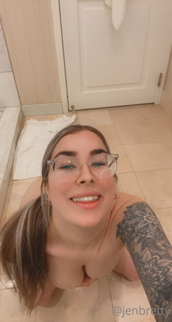 Photo by therealjenbretty published on August 11,2023 08:41:40 - BestThots