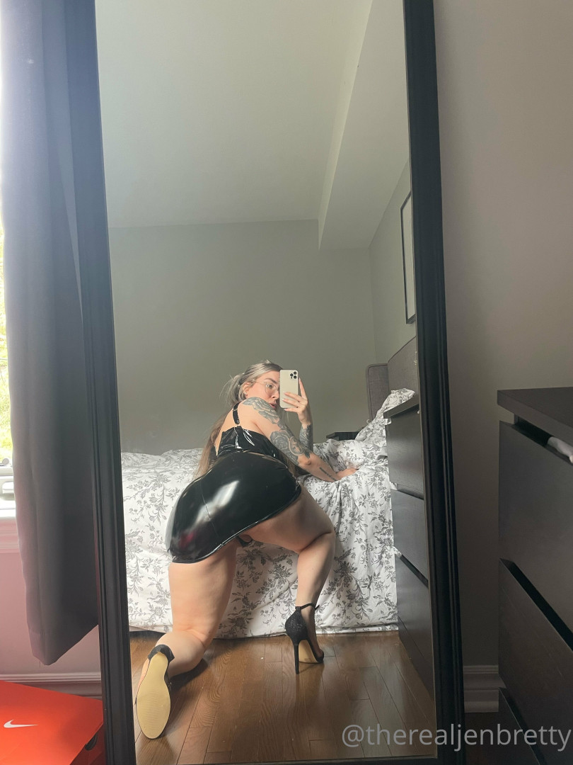 Photo by therealjenbretty published on August 11,2023 08:52:04 - BestThots