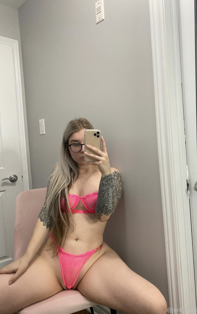 Photo by therealjenbretty published on October 16,2023 15:42:17 - BestThots