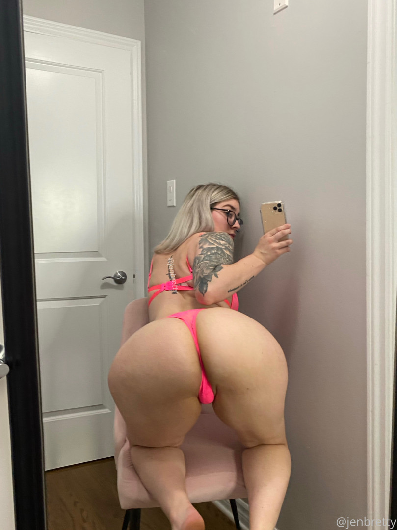 Photo by therealjenbretty published on October 16,2023 15:49:27 - BestThots