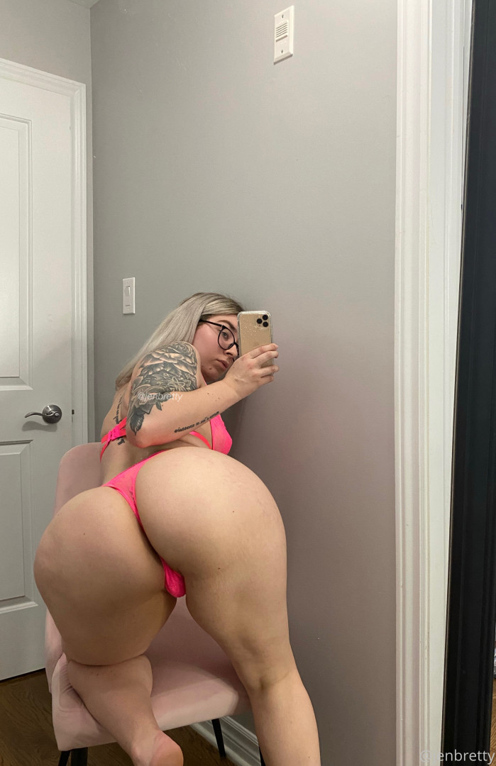 Photo by therealjenbretty published on October 16,2023 16:03:11 - BestThots