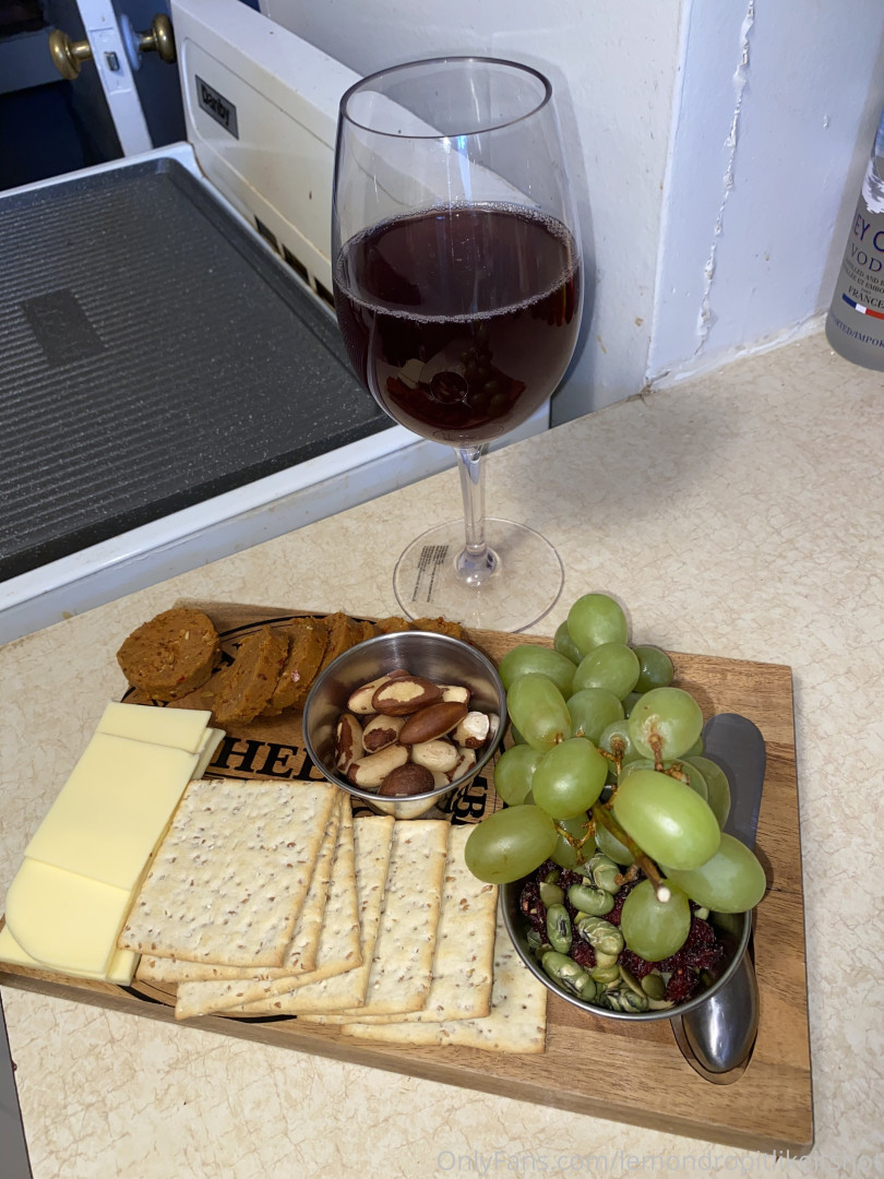 Photo by lemondropitlikeitshot published on October 14,2023 00:06:54 - BestThots