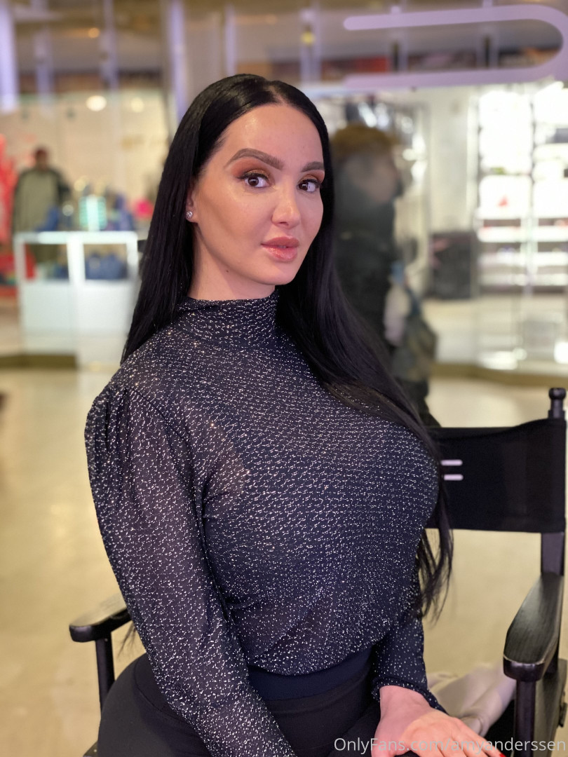 Photo by amyanderssen published on November 21,2023 20:37:07 - BestThots