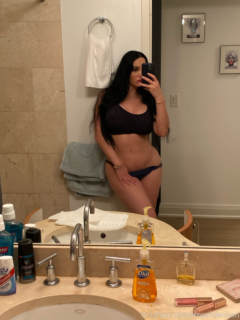 Photo by amyanderssen published on November 21,2023 20:54:41 - BestThots