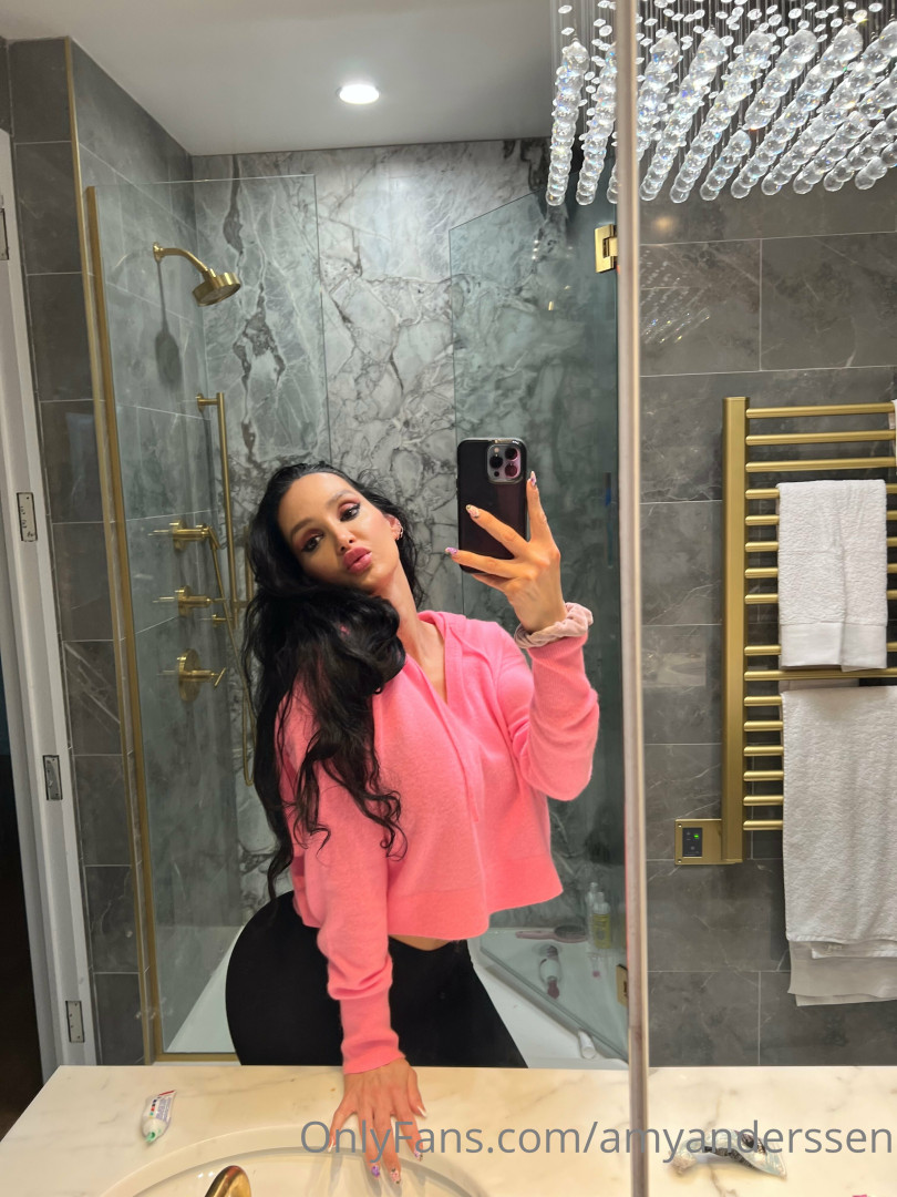 Photo by amyanderssen published on November 21,2023 20:57:24 - BestThots