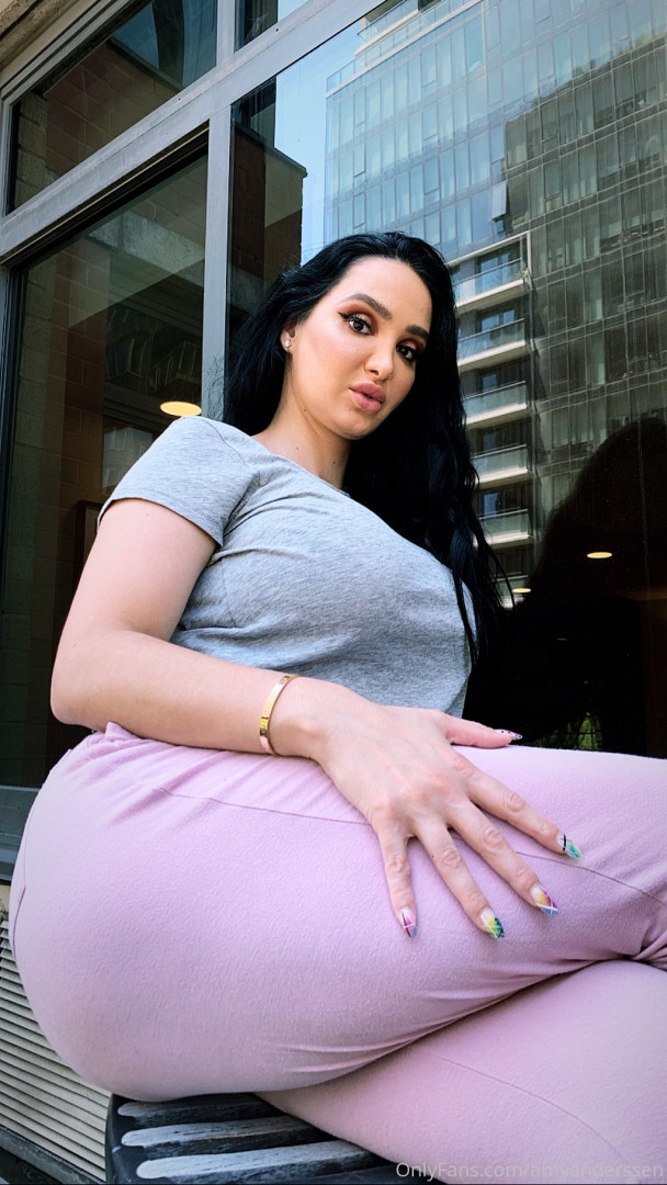 Photo by amyanderssen published on November 21,2023 20:57:49 - BestThots