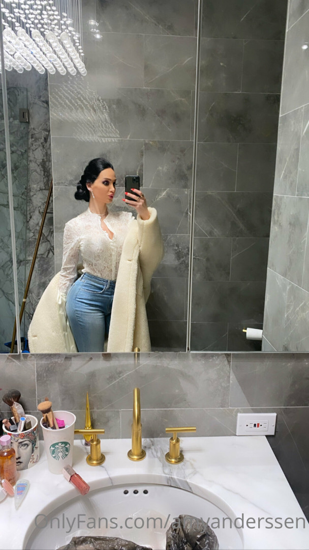 Photo by amyanderssen published on November 21,2023 20:59:09 - BestThots