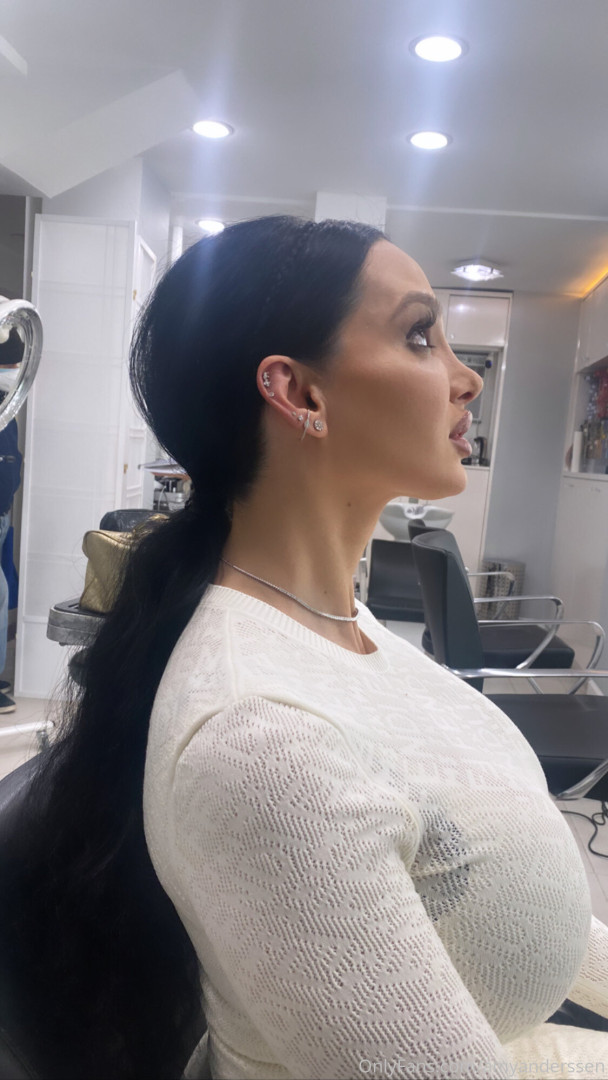 Photo by amyanderssen published on November 21,2023 20:59:23 - BestThots