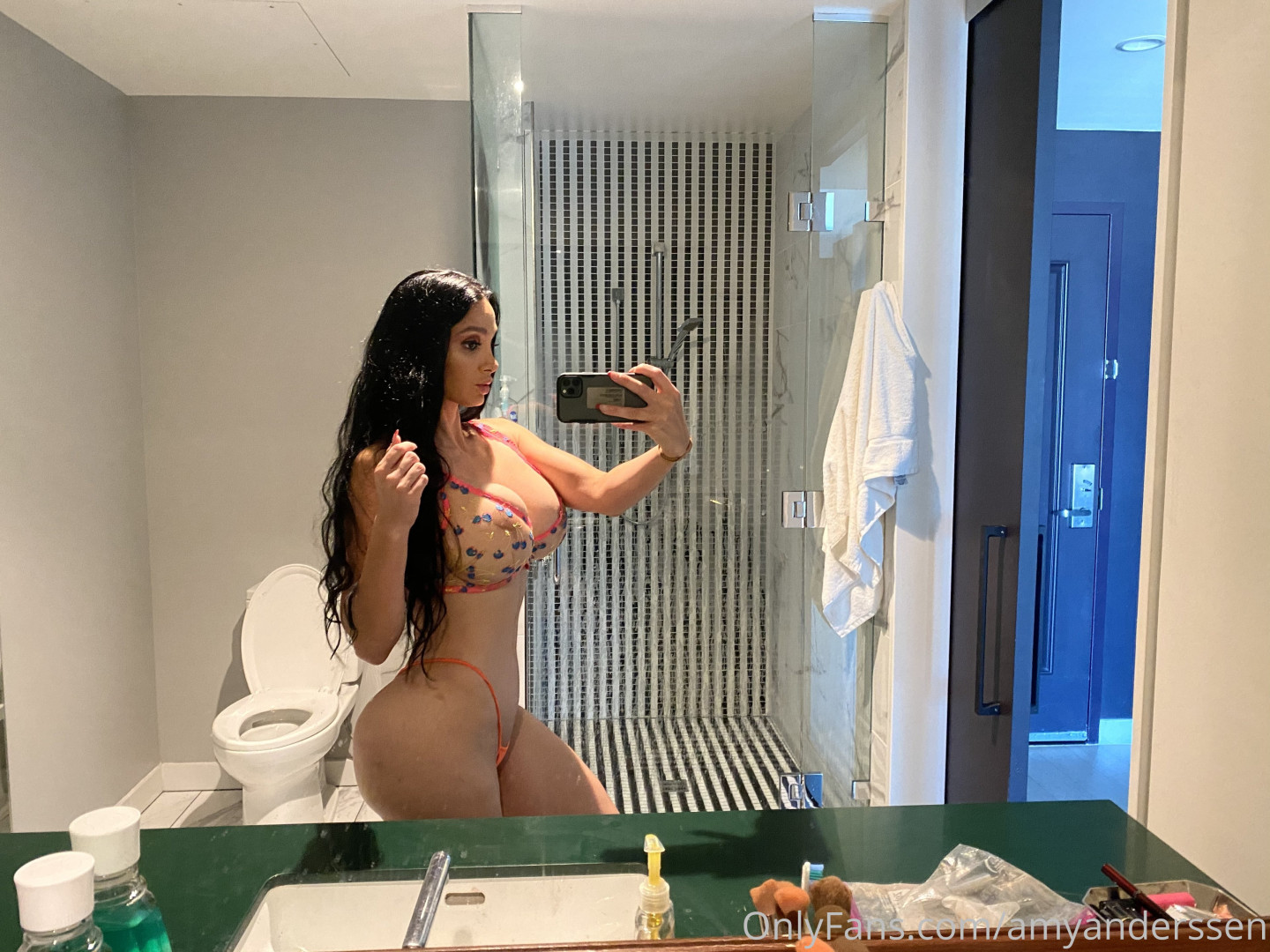 Photo by amyanderssen published on November 21,2023 20:59:48 - BestThots