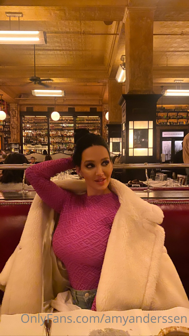 Photo by amyanderssen published on November 21,2023 21:00:09 - BestThots
