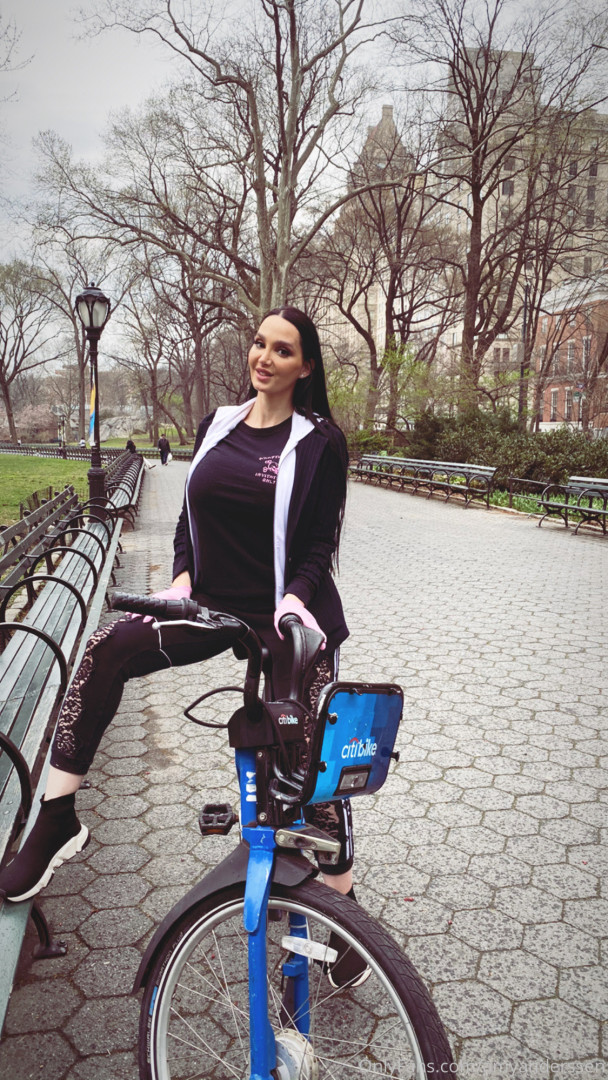 Photo by amyanderssen published on November 21,2023 21:01:04 - BestThots