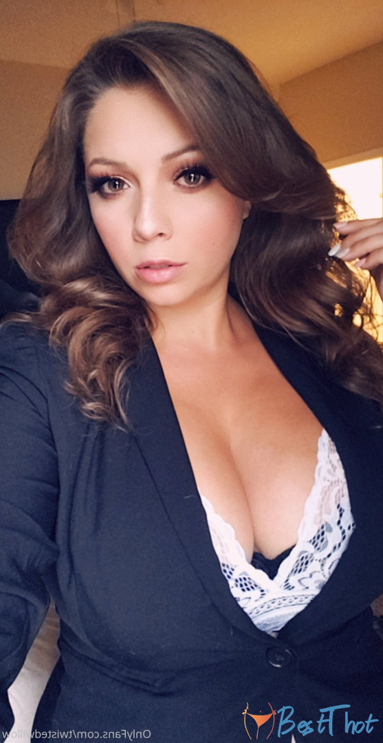 sassysiren28 #9457903
