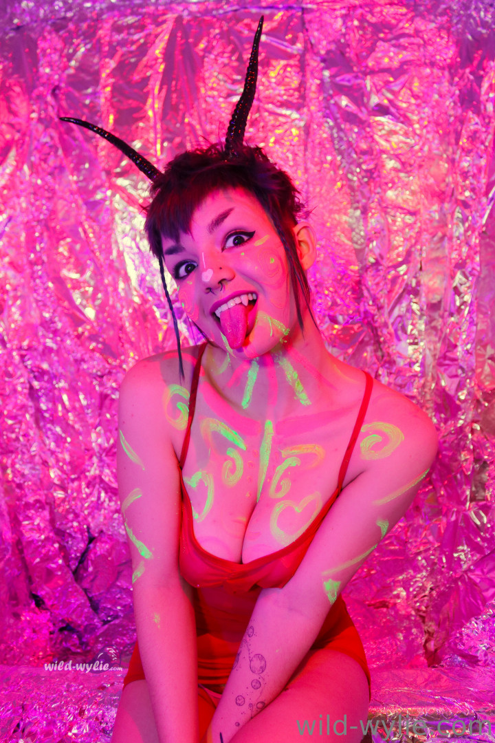 Photo by wildwylieafterhours published on June 3,2023 23:50:29 - BestThots