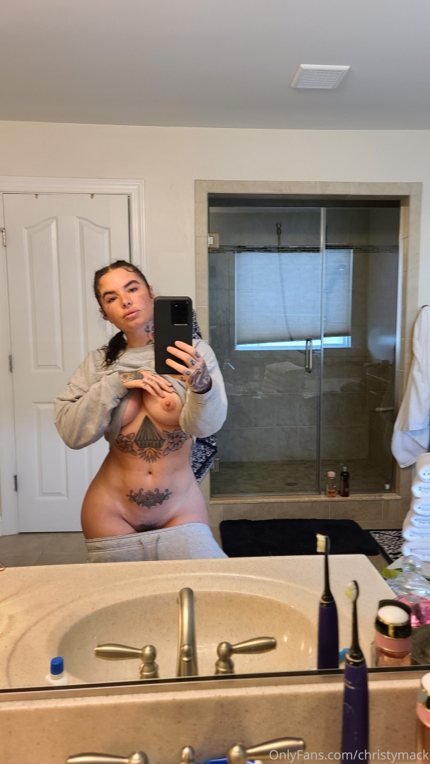 Photo by christymack published on September 1,2023 22:06:49 - BestThots