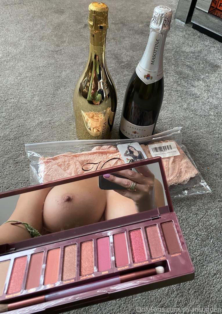 Photo by rhiansugden published on October 11,2023 19:53:35 - BestThots