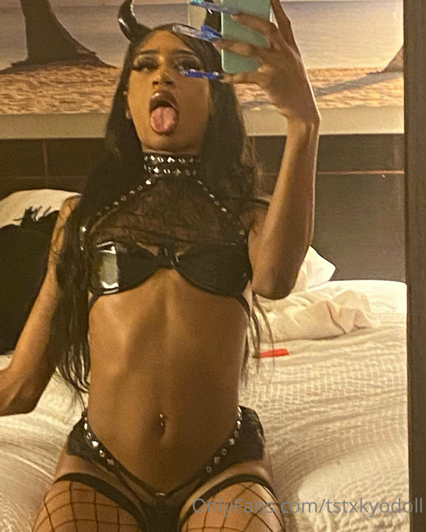 Photo by tstxkyodoll published on May 16,2023 14:07:30 - BestThots