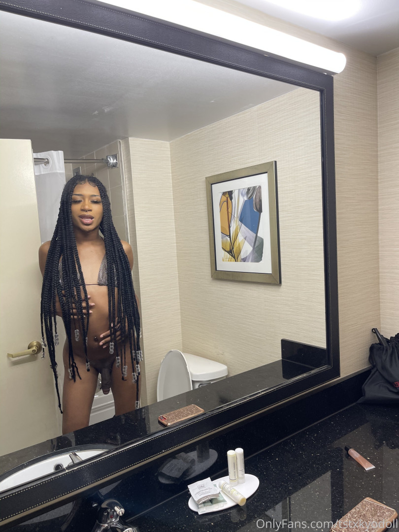 Photo by tstxkyodoll published on May 16,2023 14:07:36 - BestThots