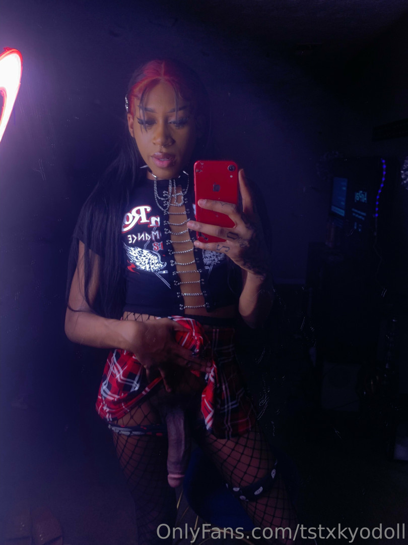 Photo by tstxkyodoll published on May 16,2023 14:07:40 - BestThots