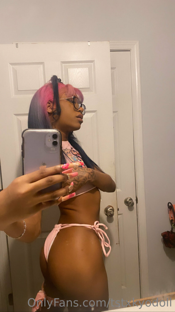 Photo by tstxkyodoll published on May 16,2023 14:07:53 - BestThots