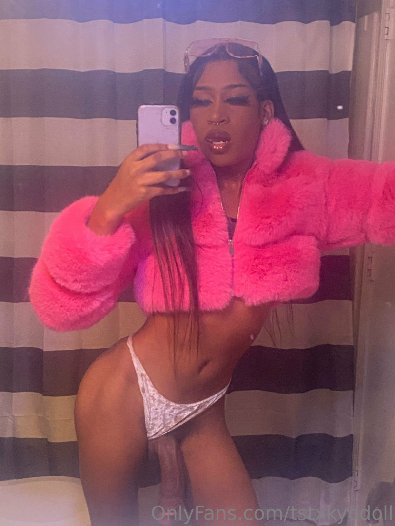 Photo by tstxkyodoll published on May 16,2023 14:08:00 - BestThots