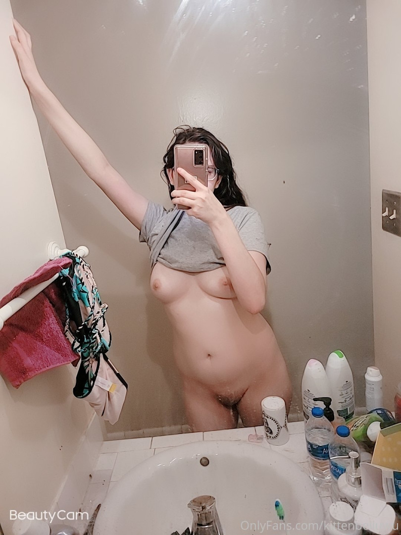 Photo by kittenbelluwu published on October 16,2023 11:52:10 - BestThots