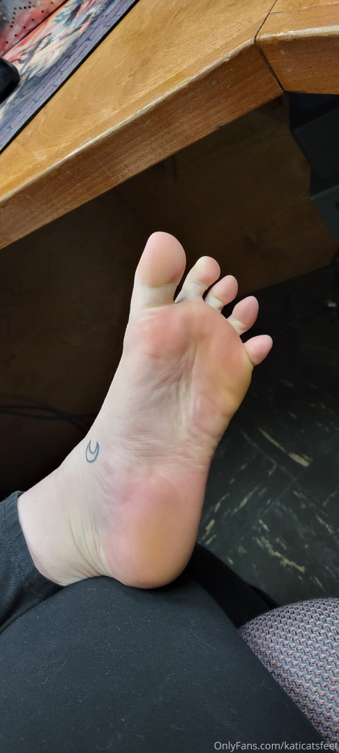 Photo by katicatsfeet published on October 12,2023 12:52:17 - BestThots