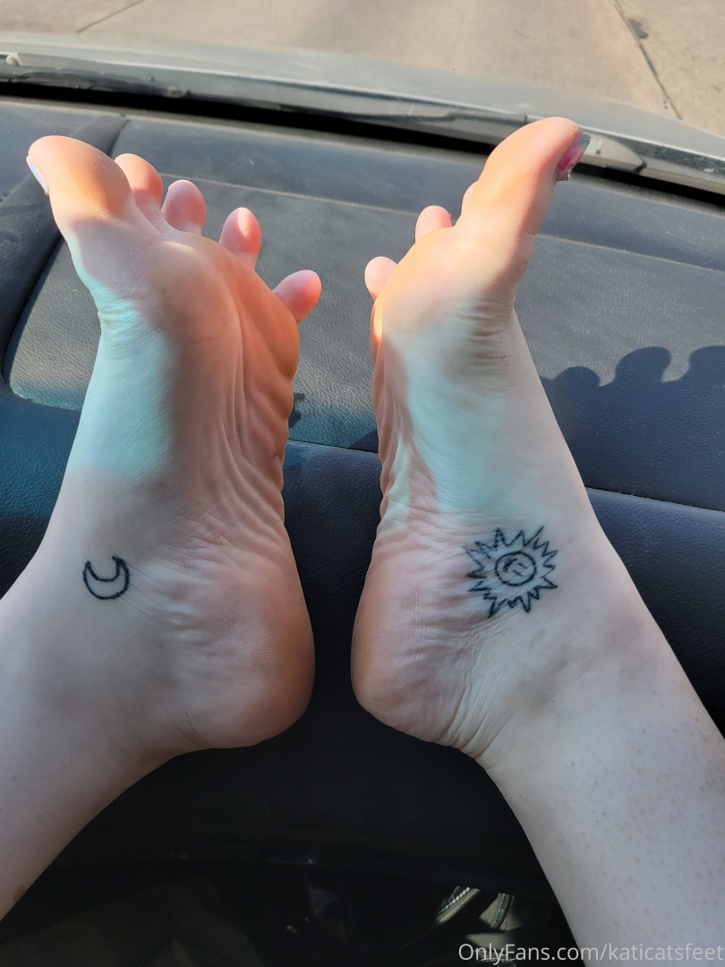 Photo by katicatsfeet published on October 12,2023 13:15:01 - BestThots