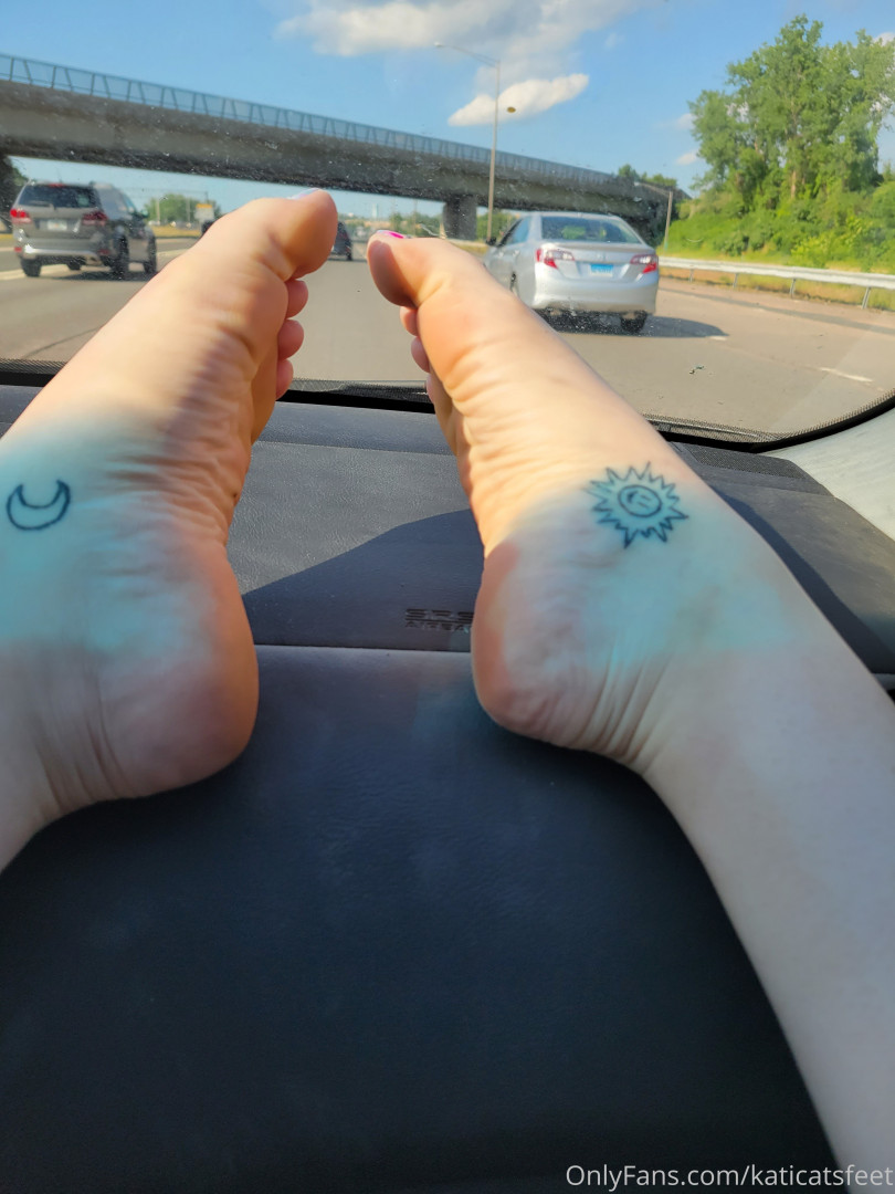 Photo by katicatsfeet published on October 12,2023 13:16:40 - BestThots