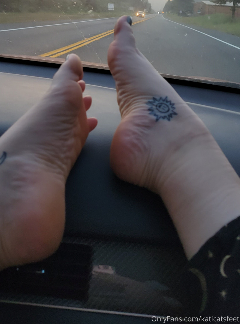 Photo by katicatsfeet published on October 12,2023 13:20:51 - BestThots