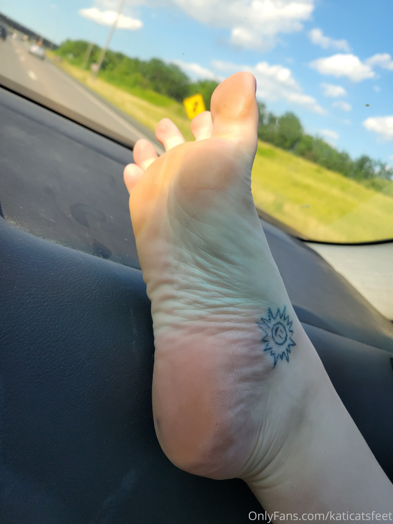 Photo by katicatsfeet published on October 12,2023 13:31:28 - BestThots