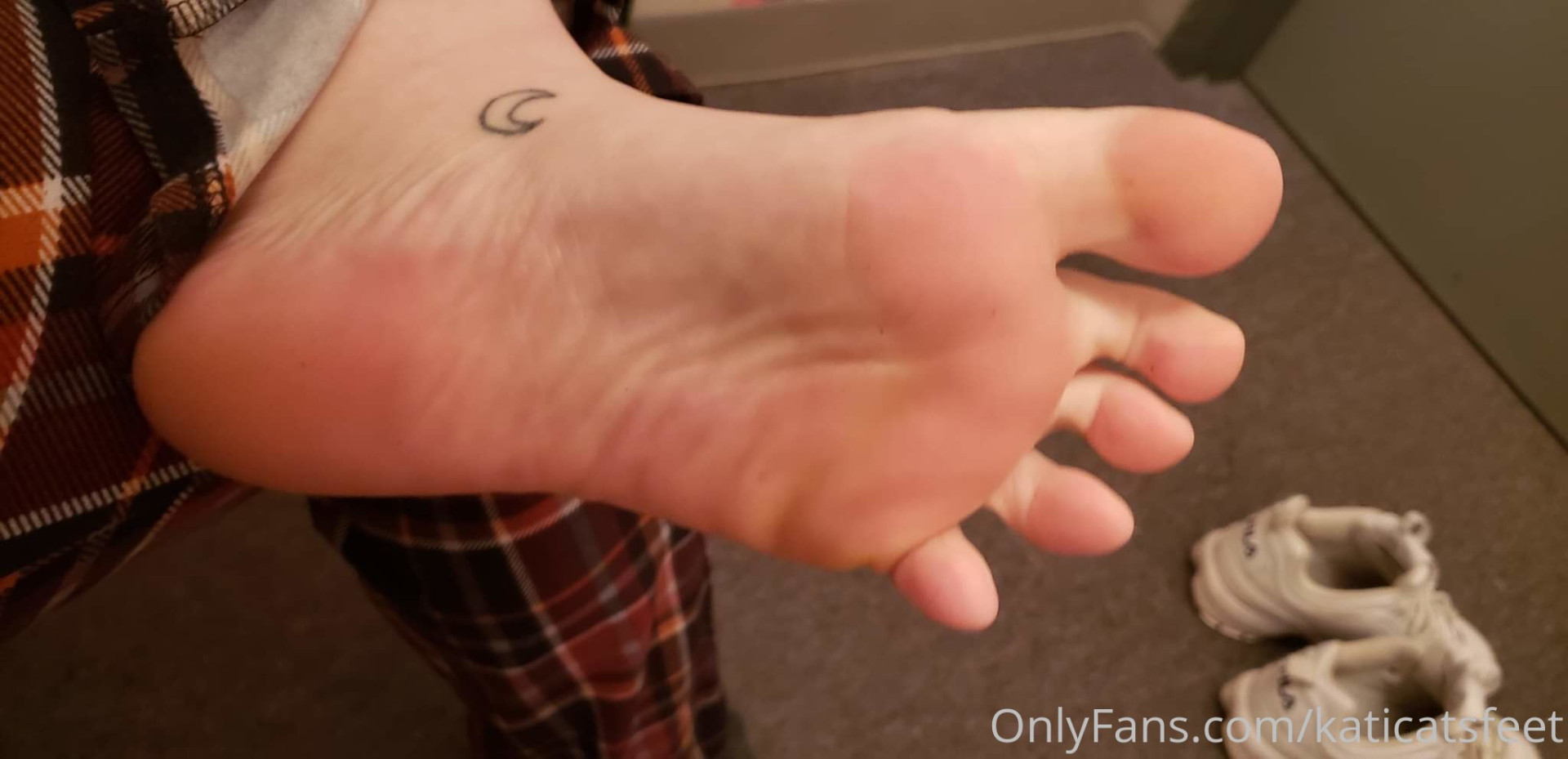 Photo by katicatsfeet published on October 12,2023 13:42:09 - BestThots