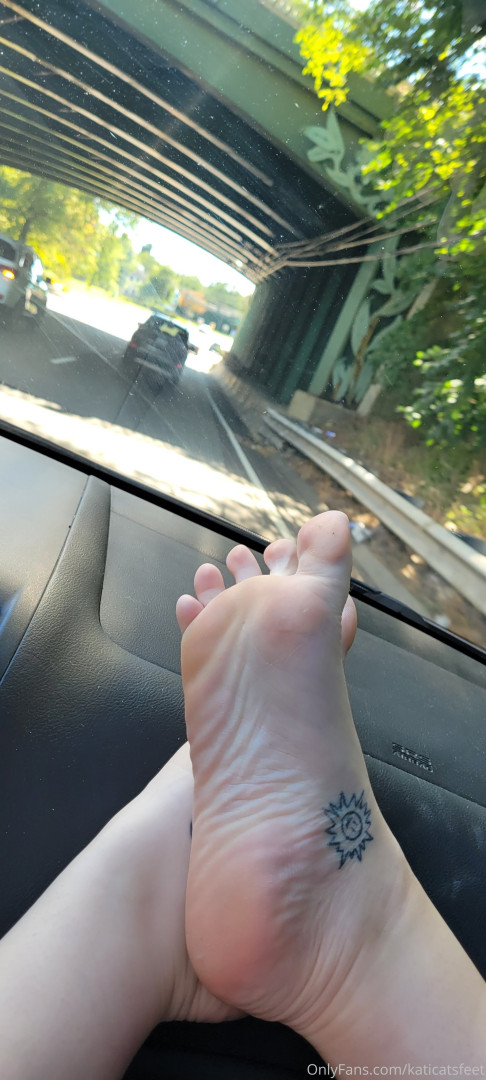 Photo by katicatsfeet published on October 12,2023 13:43:45 - BestThots