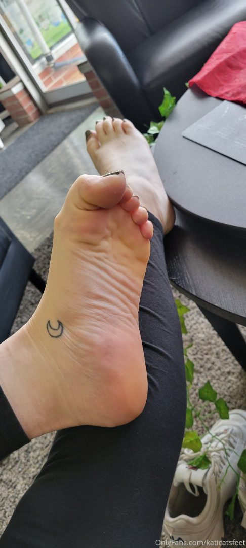 Photo by katicatsfeet published on October 12,2023 13:49:52 - BestThots