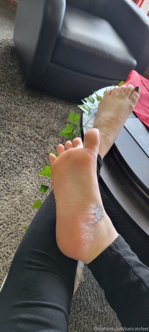 Photo by katicatsfeet published on October 12,2023 14:11:34 - BestThots