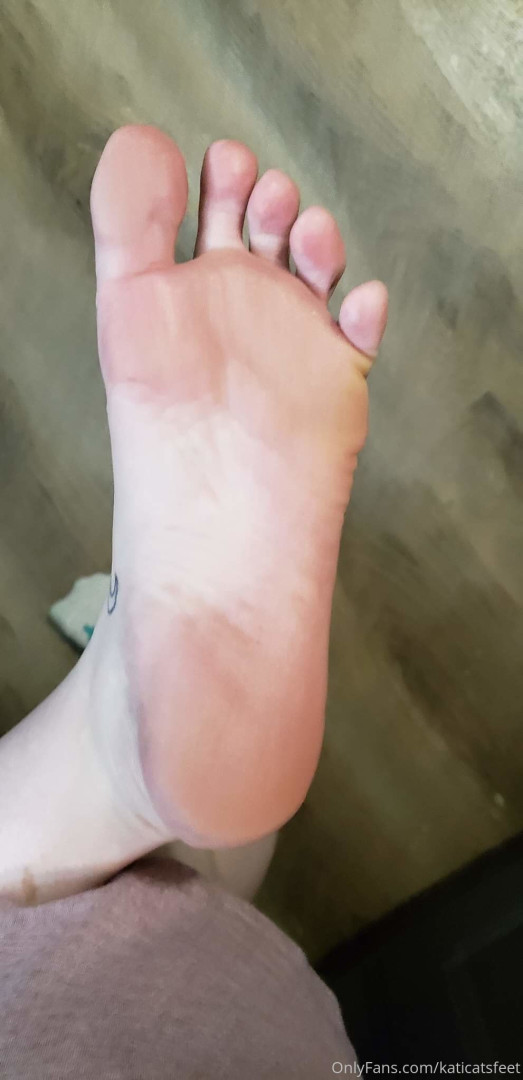 Photo by katicatsfeet published on October 12,2023 14:19:05 - BestThots