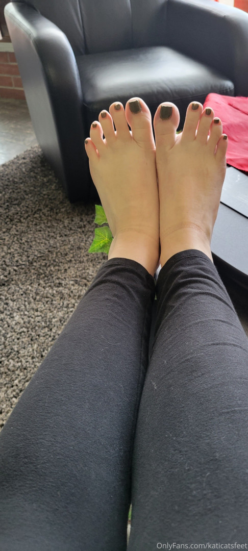Photo by katicatsfeet published on October 12,2023 14:30:53 - BestThots
