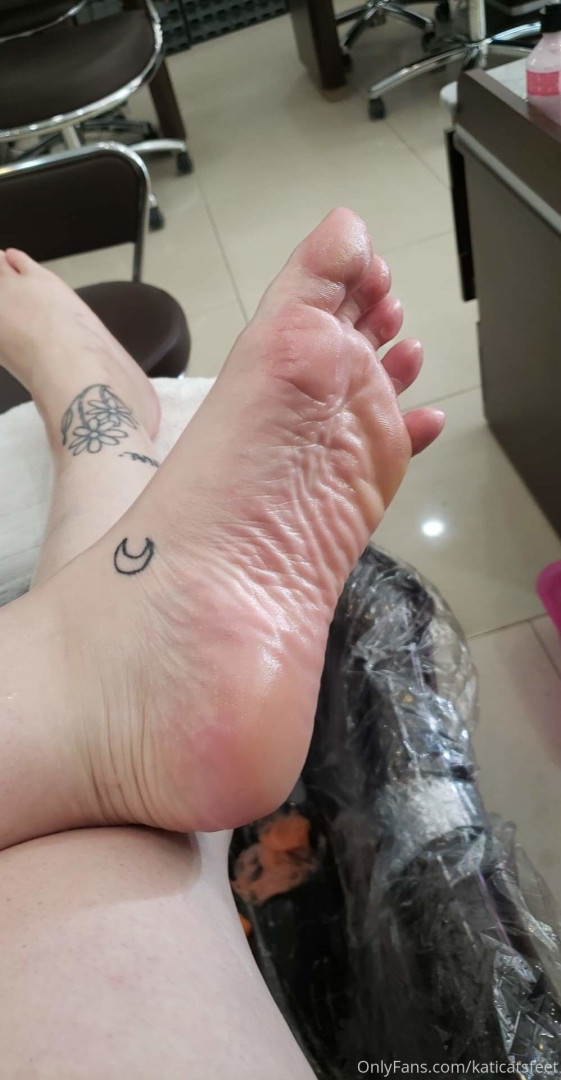 Photo by katicatsfeet published on October 12,2023 14:35:33 - BestThots