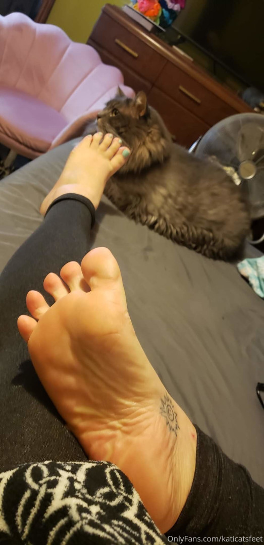 Photo by katicatsfeet published on October 12,2023 14:44:35 - BestThots